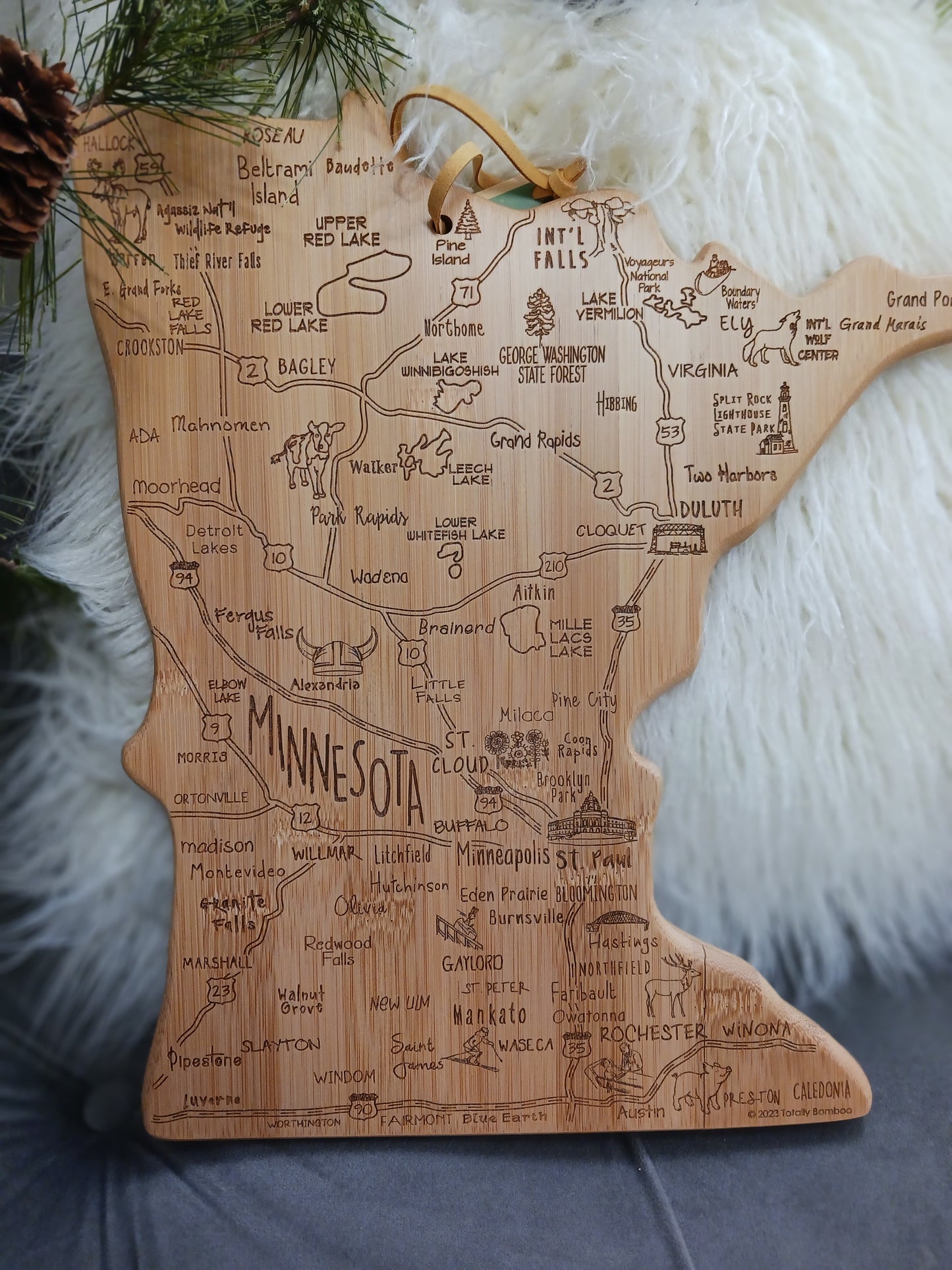 Destination Minnesota State-Shaped Serving & Cutting Board