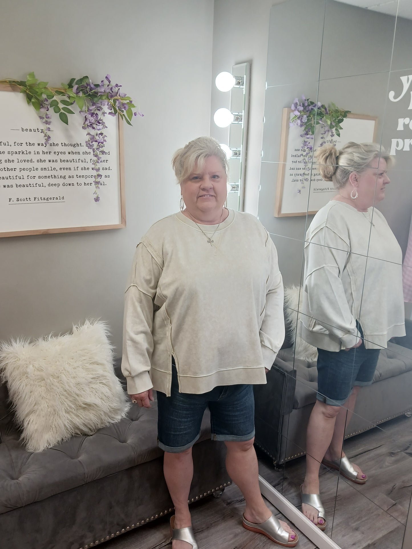 Vegas Curvy Sweatshirt